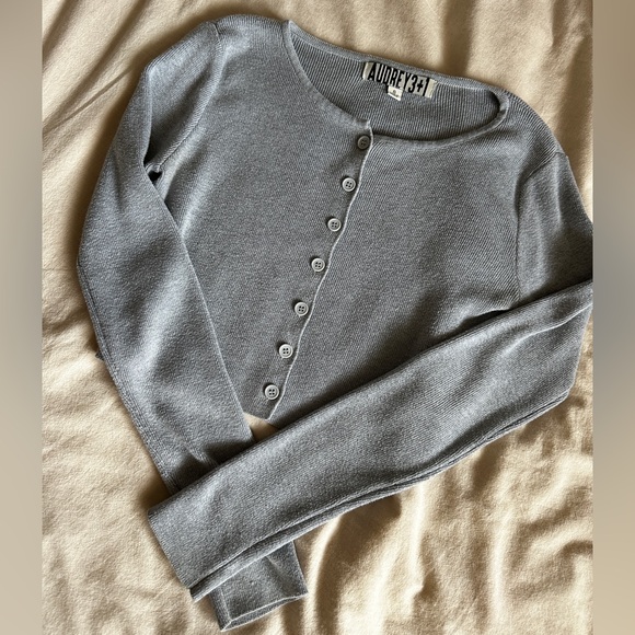 Cute cropped button up cardigan - Picture 2 of 2